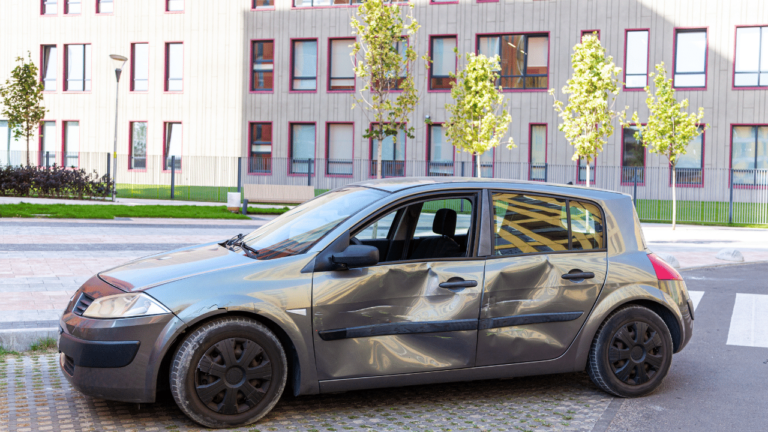 Can a locksmith open a broken car door